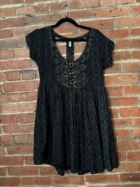 Free People Black and Green/Gary Patterned Boho Short Sleeve Babydoll Dress
